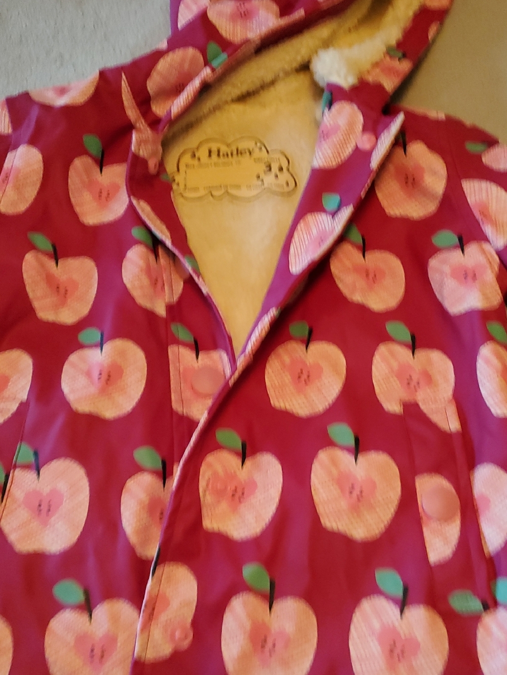 Hatley Girls Magenta Apple-Print Hooded Raincoat. Serpa Lined.